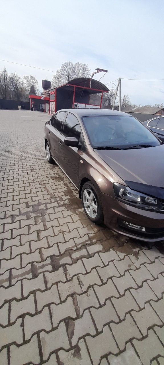 Продам власне авто Volksswagen Polo Sedan 1.6 бензин, 110к.с., 5-МКП