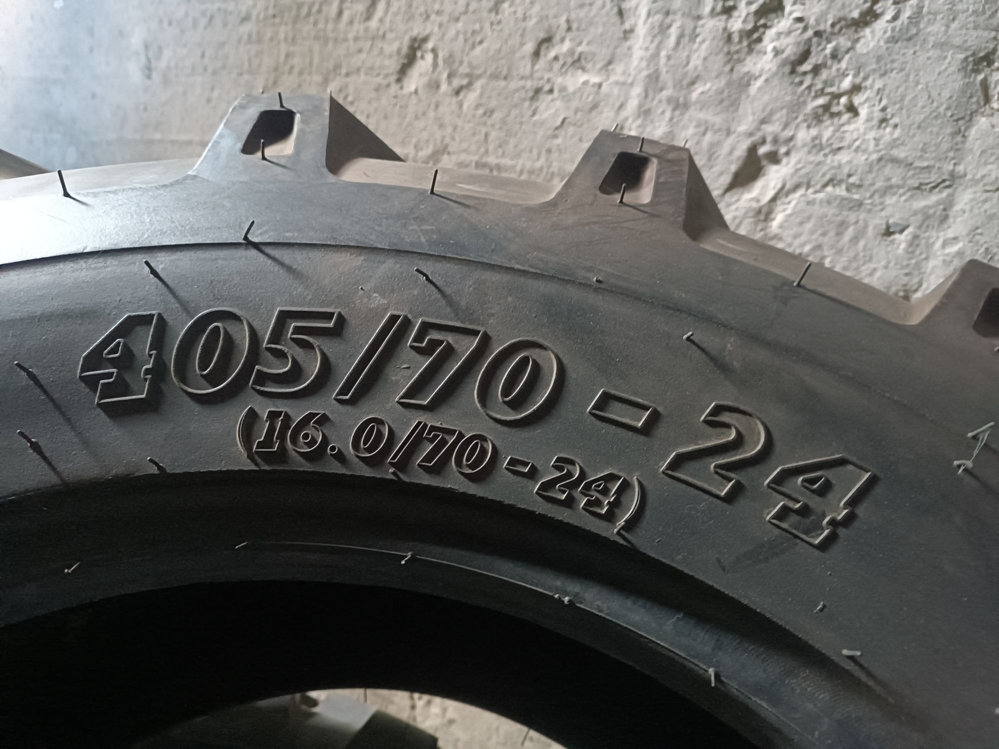 Opona 405/70-24 14PR (16/70-24) BKT MP600 nowa