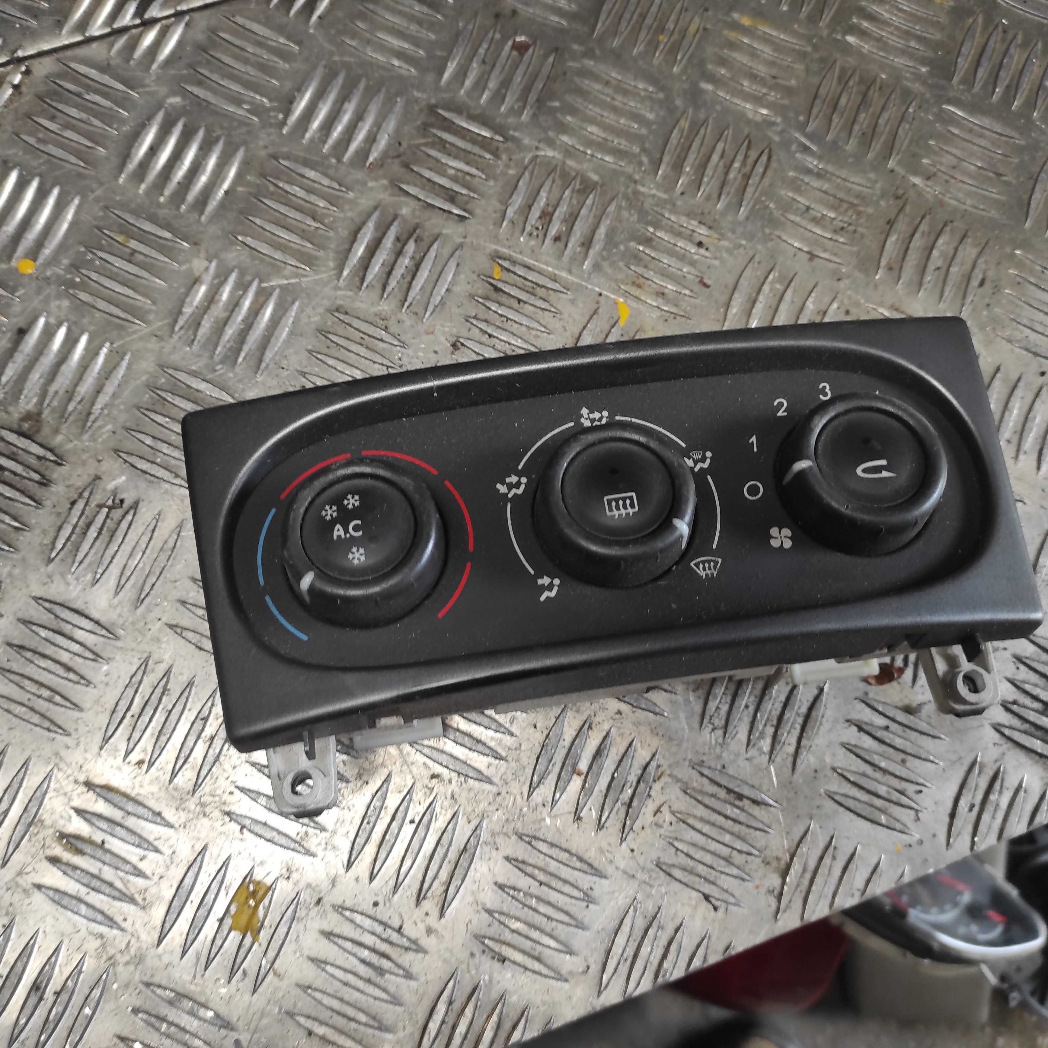 Panel Nawiewu Klimatyzacji Renault Laguna II 52,485,189