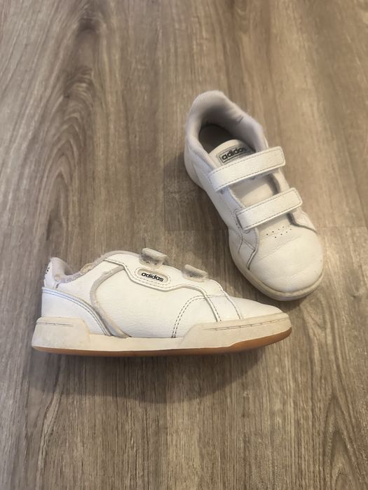 Sapatilhas de menino usadas em bom estado