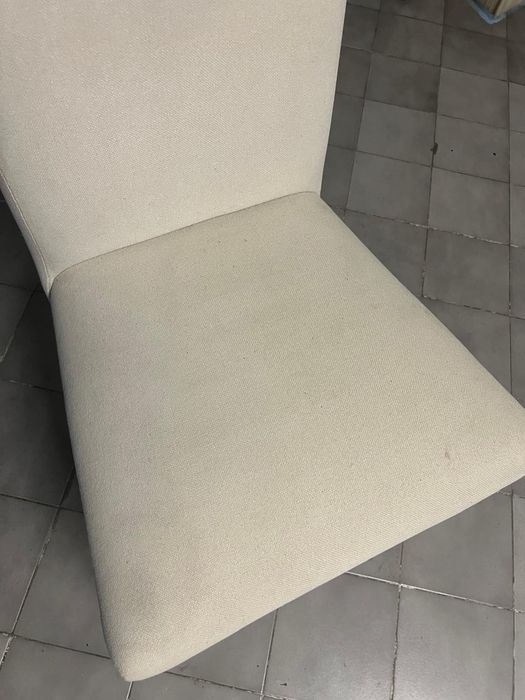 4 Cadeiras sala jantar em madeira com tecido bege lavável