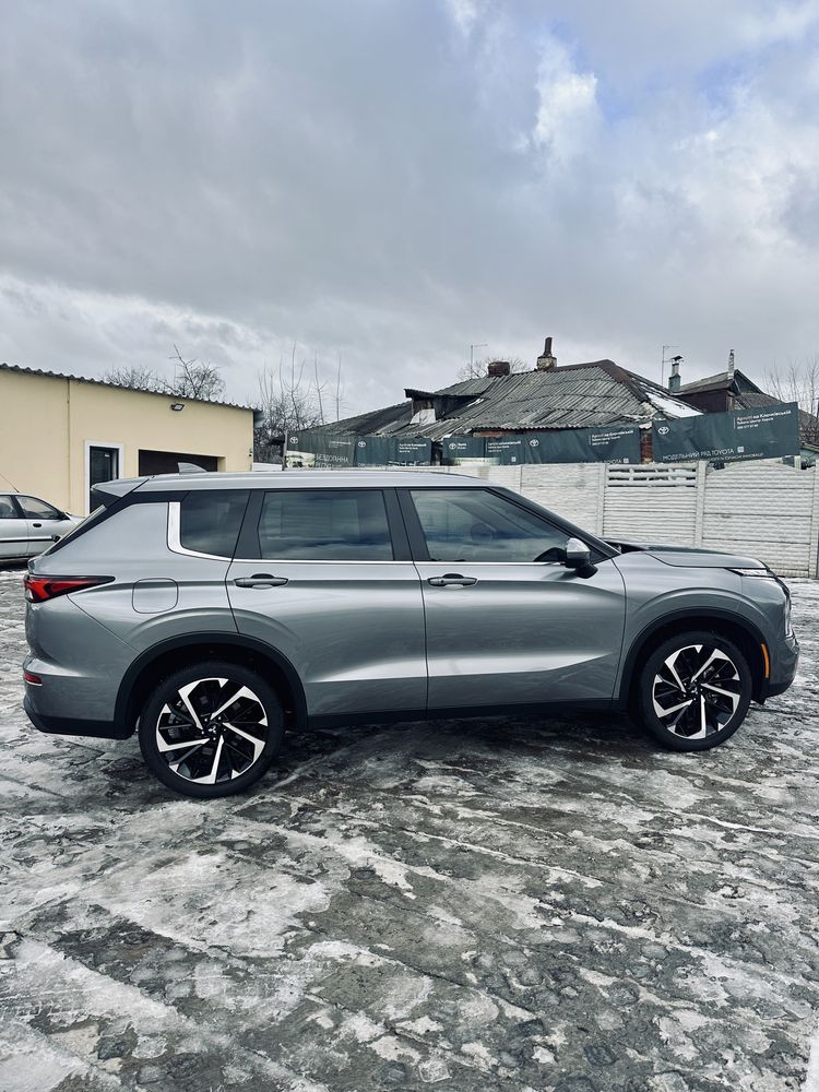 mitsubishi outlander 4 2022/2023