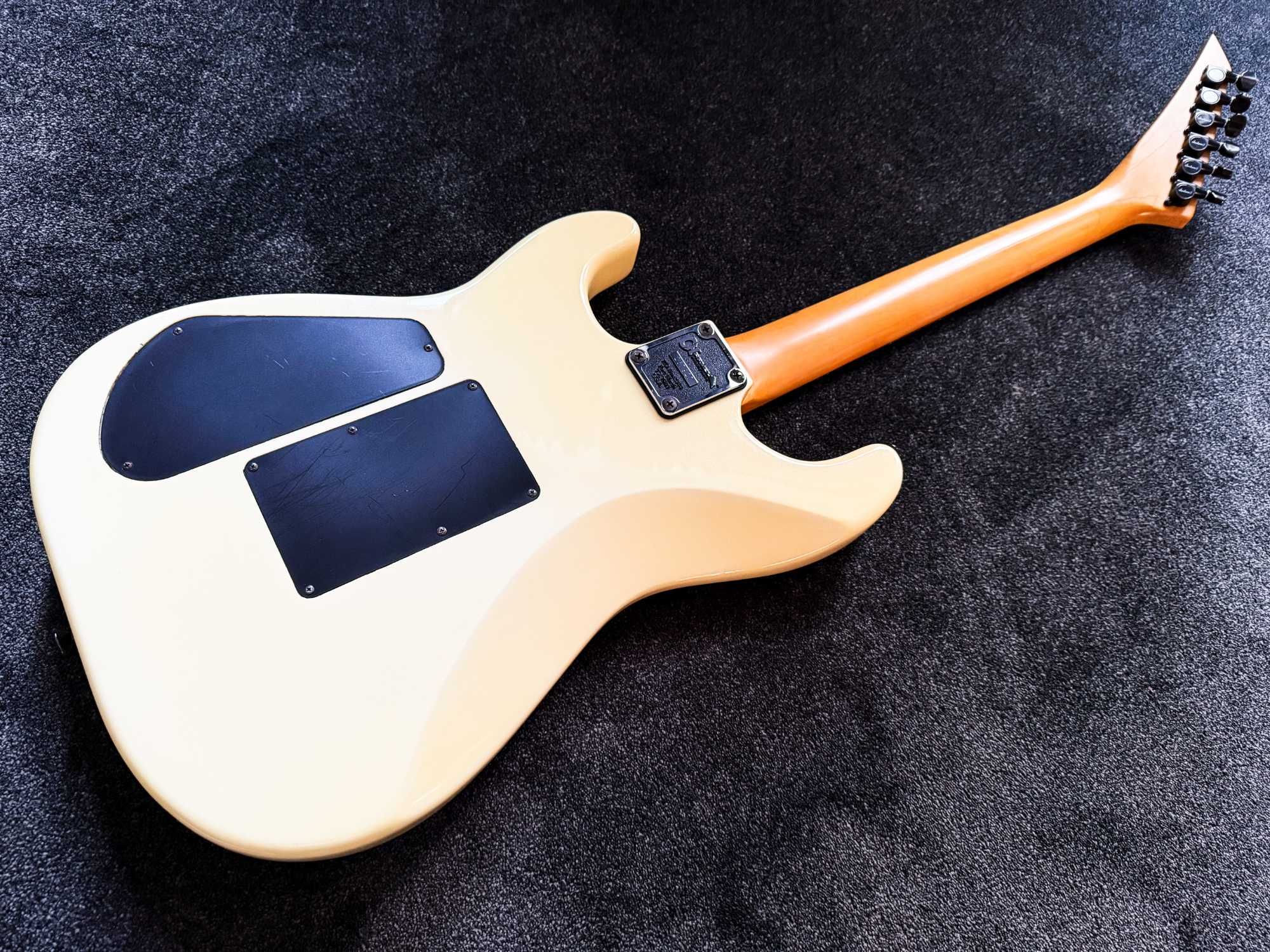 Charvel Model 4 Pearl White + pokrowiec