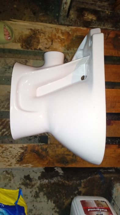 Продам унитаз cersanit