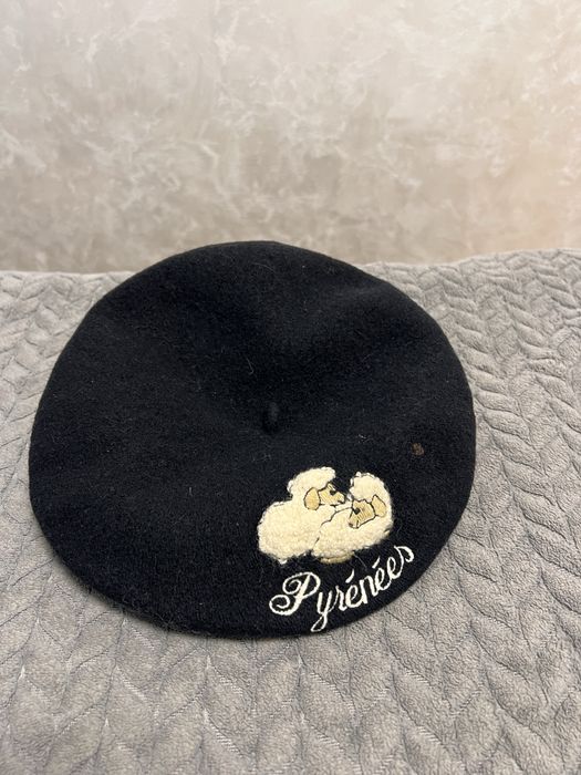 Чорний вовняний берет з вишивкою pyrenees