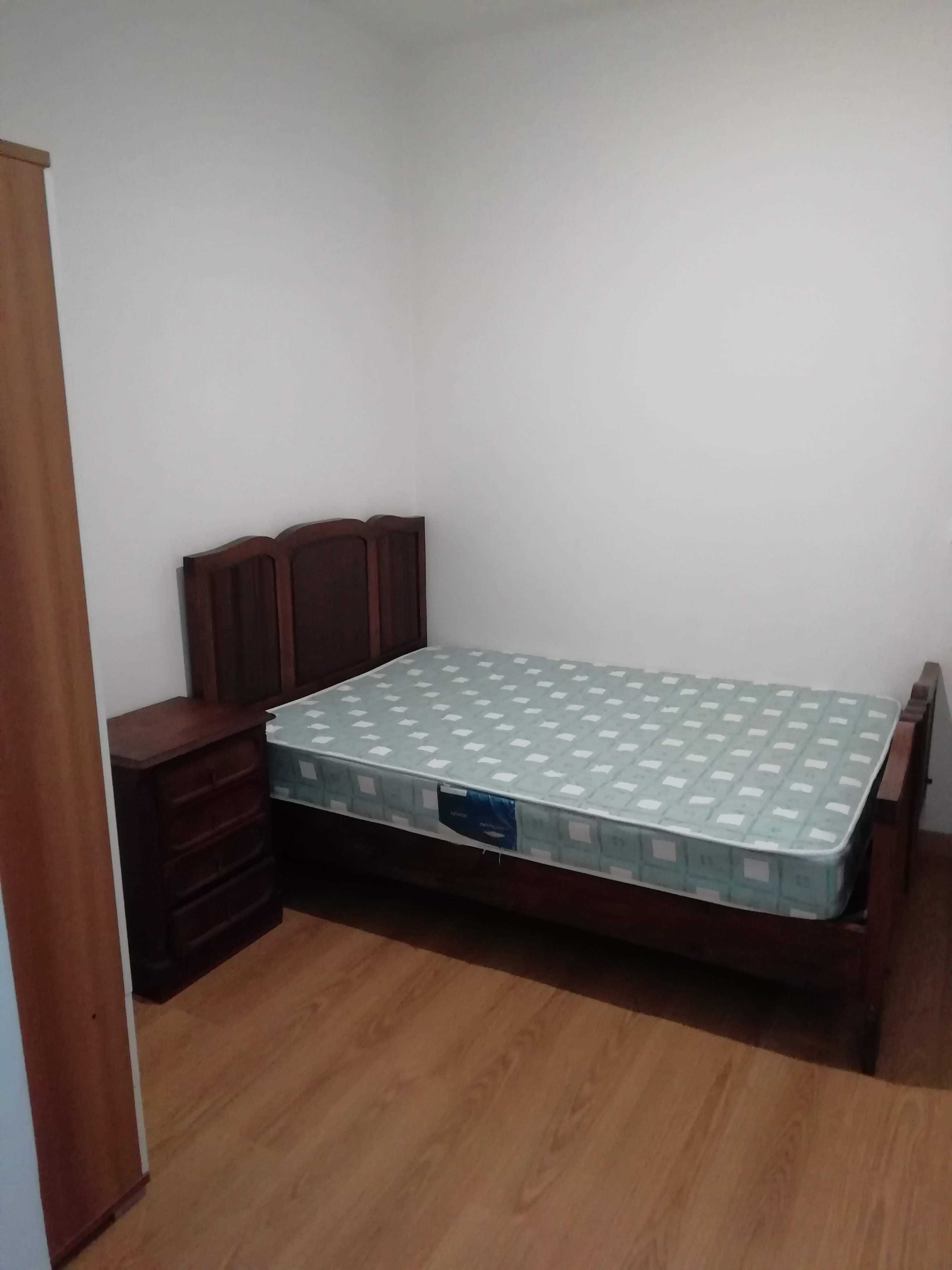 Quarto Suite Centro Leiria para individual / casal
