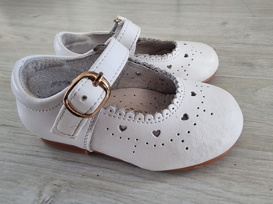 sapatos brancos em pele 20