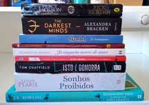 Livros com diversos temas