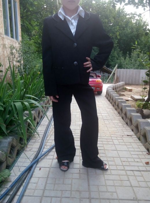 Новый брючный костюм - брюки ( штаны) и пиджак 1-3 класс