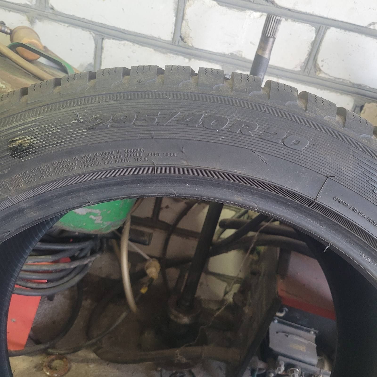 Резина TOYO  295/40R20