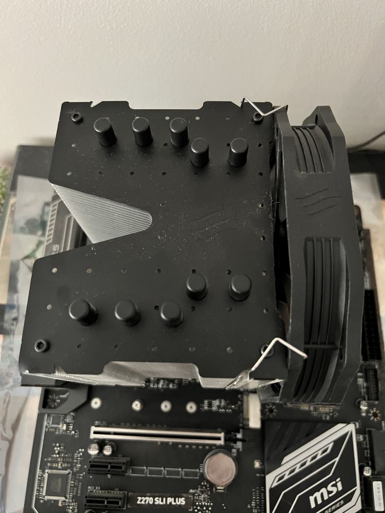 I7-6700k + MSI Z270 SLI PLUS + 16GB Hyperx DDR4 3200Mhz