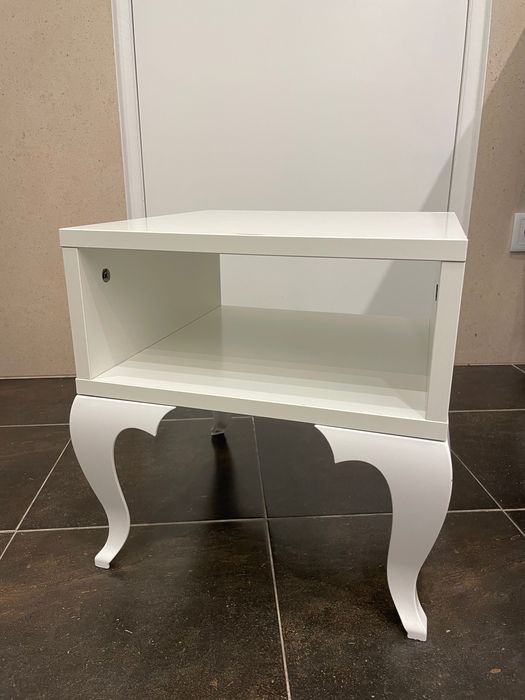 Mesa branca pequena quarto infantil