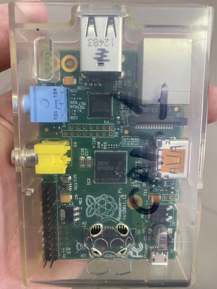 Raspberry Pi (c)2011.12 в корпусі