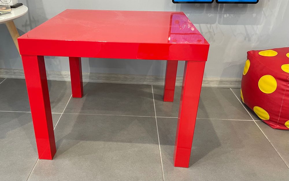 Sprzedam komplet stoliczek dziecięcy z pufą