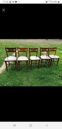 Sprzedam 5 krzeseł drewnianych z czasów PRL ,do odnowienia