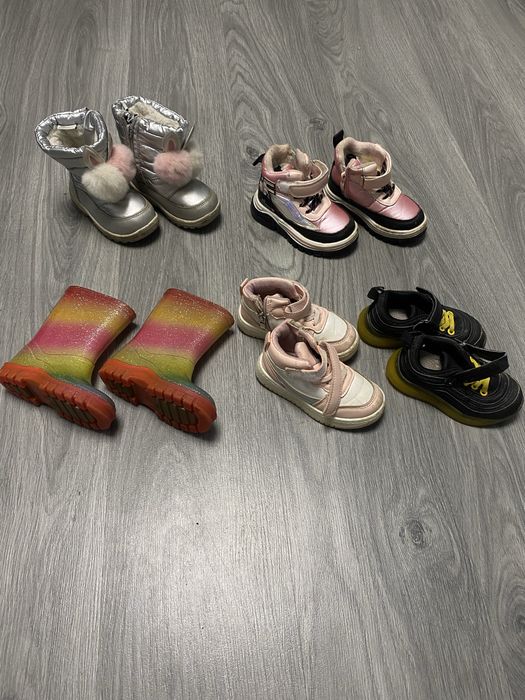 Взуття для дівчинки