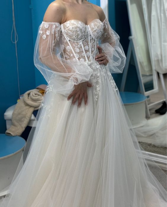 Весільна сукня з шлейфом