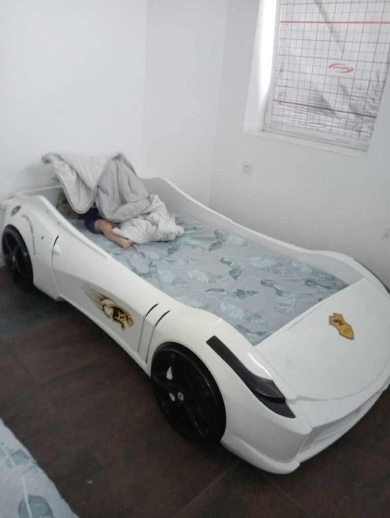 Кровать машина Ferrari