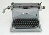 Máquina escrever vintage Olivetti 82