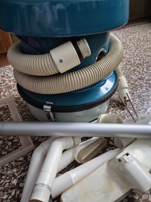 Речі часів СРСР. Пылесос-пуф "Урал ПНВ-600"