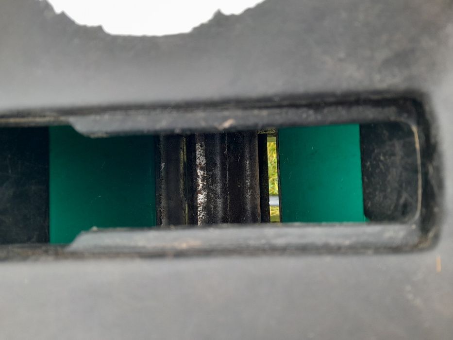 Frezowy rozdrabniacz do gałęzi Bosch AXT2000 moc 2000W