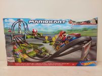 Hot Wheels HFY15 Mario Kart tor wyścigowy zestaw A