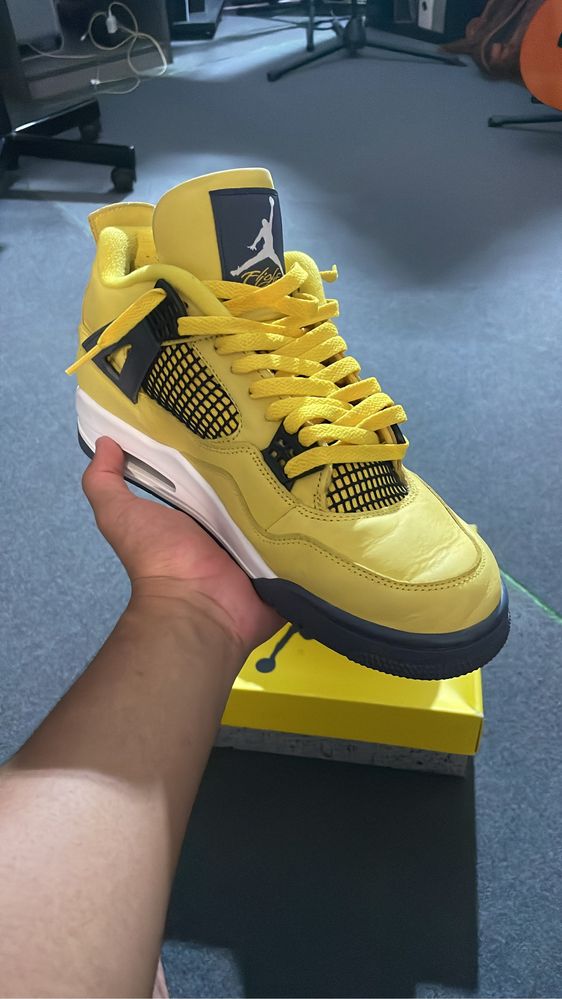 Jordan 4 Retro Lightning