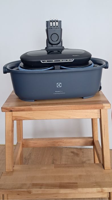 Stacja myjąca Electrolux ze szczotką mopującą