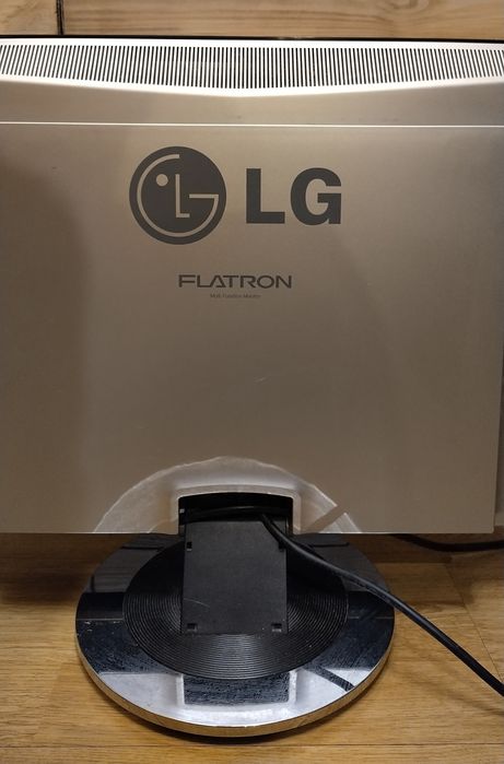 Монитор 19 LG с ТВ тюнером