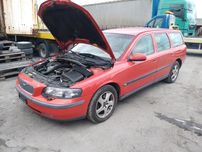 Volvo V70 2.4 benzyna na części maska zderzak lampy drzwi klapa wysyłk