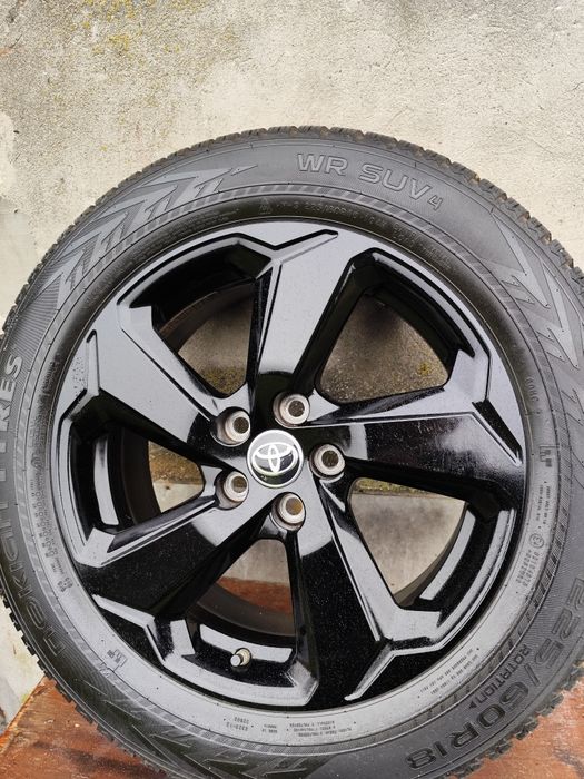 Felgi z oponami Toyota