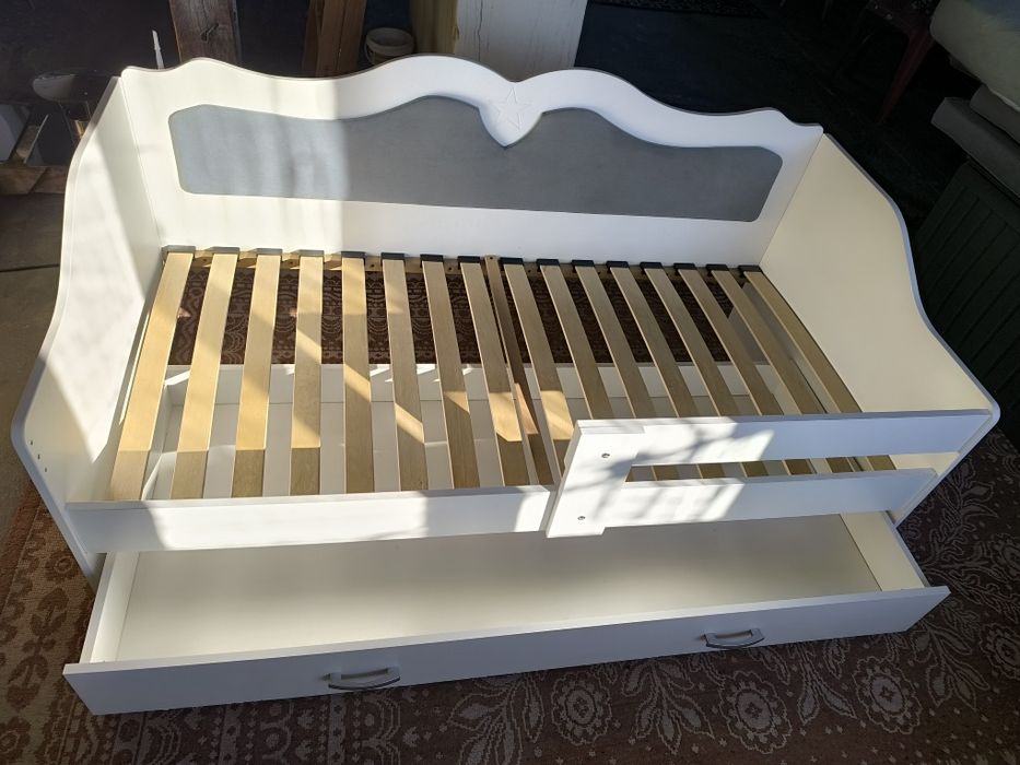 Łóżko dziecięce z nowym materacem 165X85