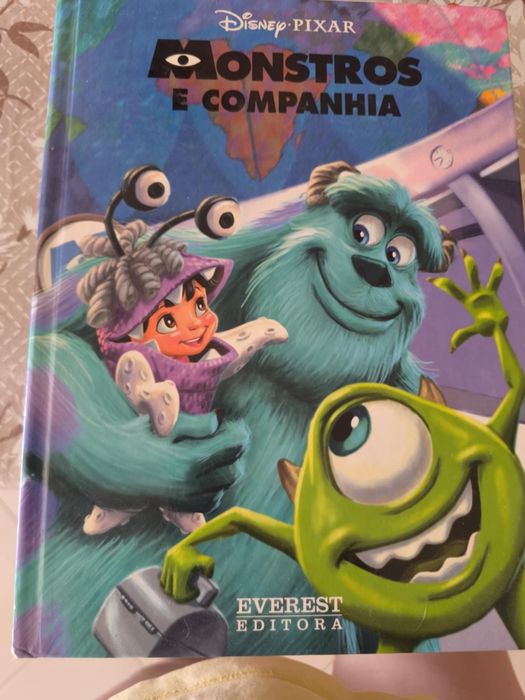 Livro de histórias com um pazele