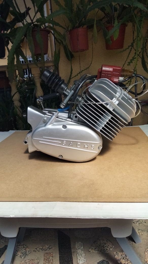 Motor Sachs e peças variadas