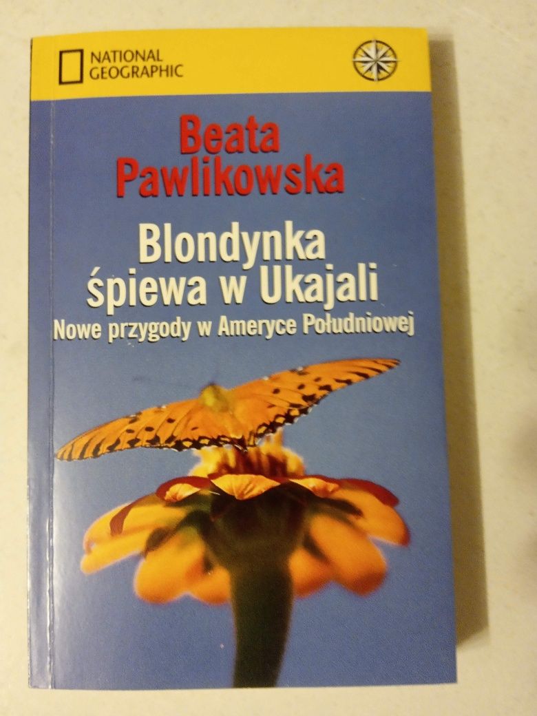 Blondynka śpiewa w Ukajali