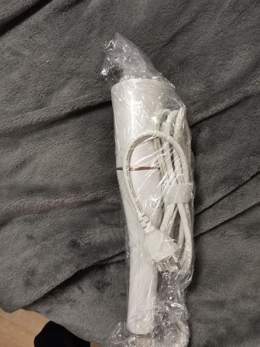 Різні плойки для догляду за волоссям