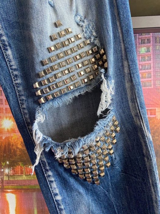 рваные модные стильные джинсы брйфренды