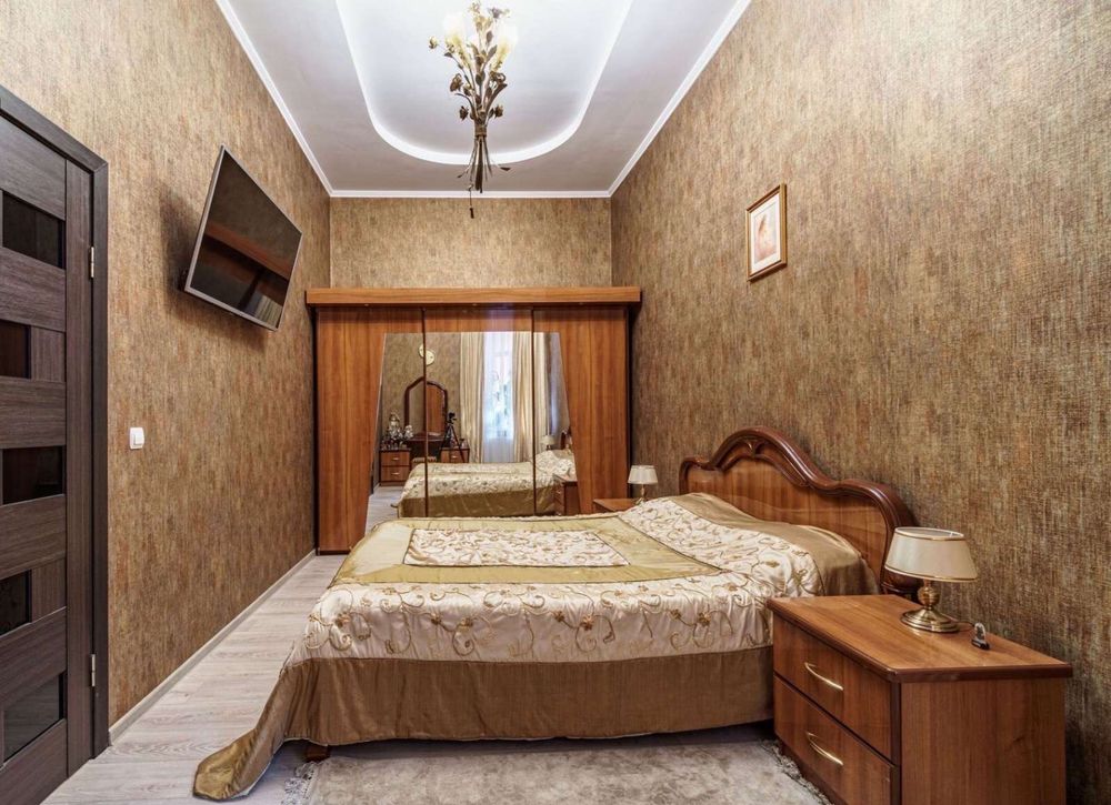 2-х кімнатна квартира по вул. Франка, центр міста.