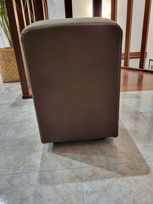 Bancos em Pele Camurça