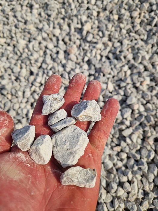 Kamień kliniec gruz betonowy kruszywo tłuczeń piasek siany i płukany