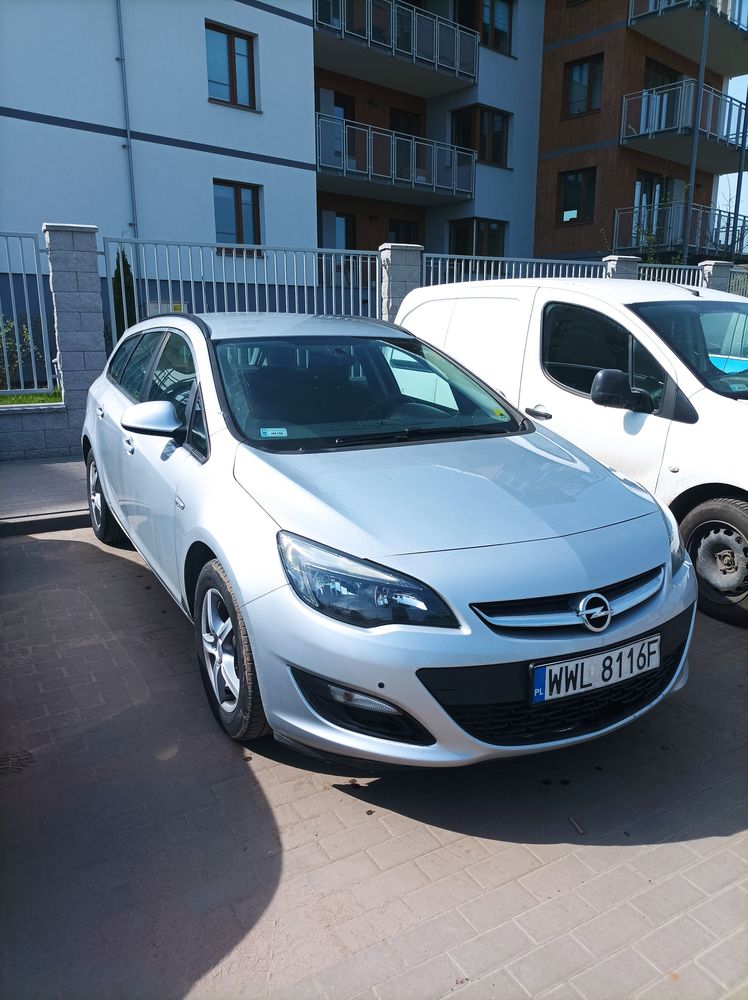 Opel astra j kombi 1.4t LPG 140km 2014r