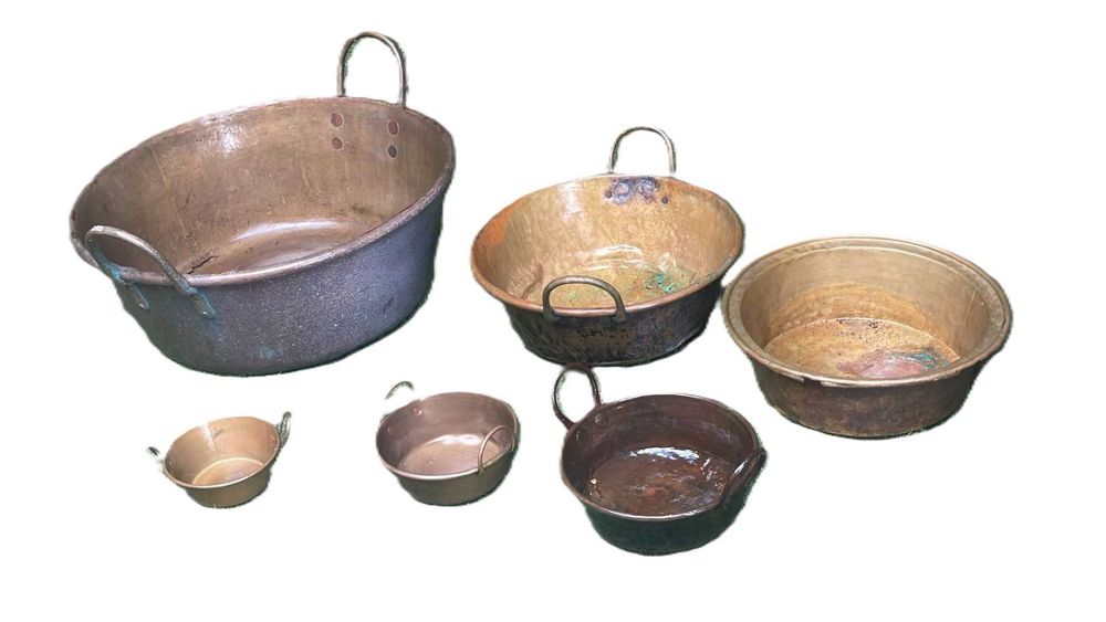 Tachos e alguidares antigos em cobre