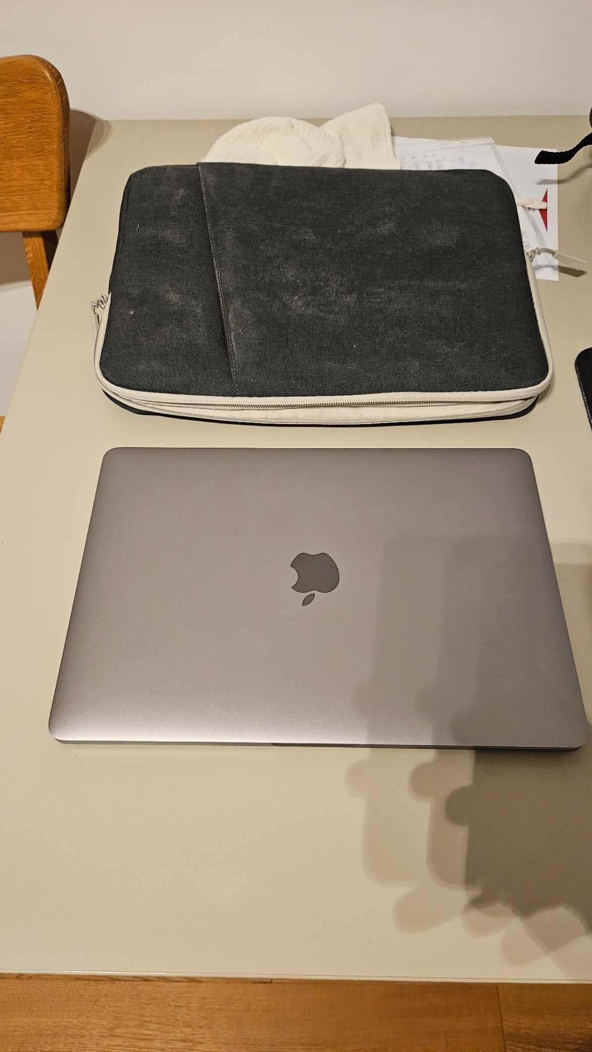 MacBook Pro 13" M1 2020 + etui 16/256 A2338