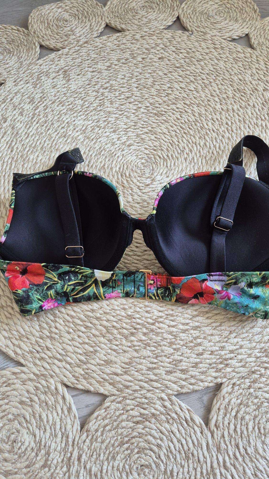 Верх купальника Victoria's Secret  розм. 32 D ( 70 -75)