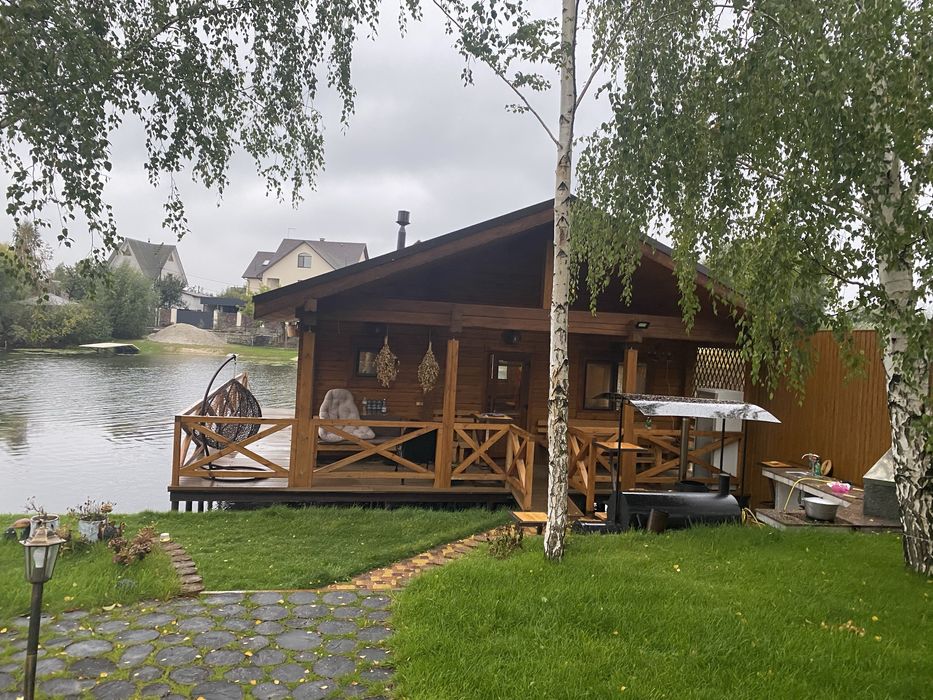 Жива Лазня біля озера. Осокорки. Київ. Банька на дровах.