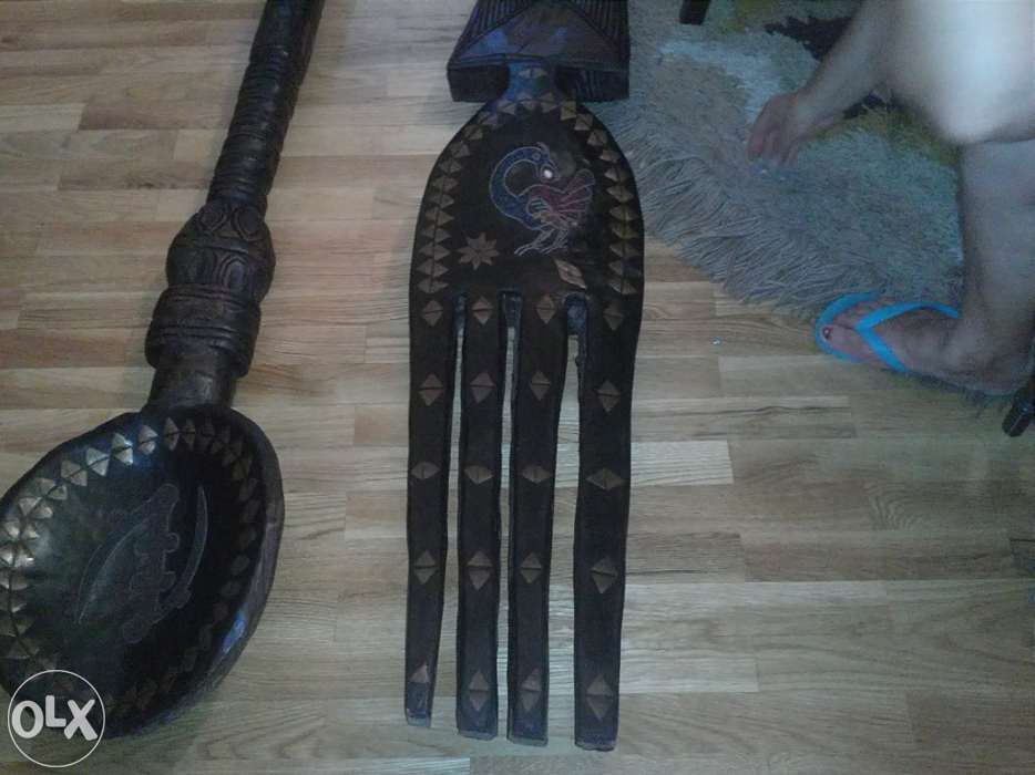 Estátuas / Artefactos antigos de Grandes dimensões em Teca