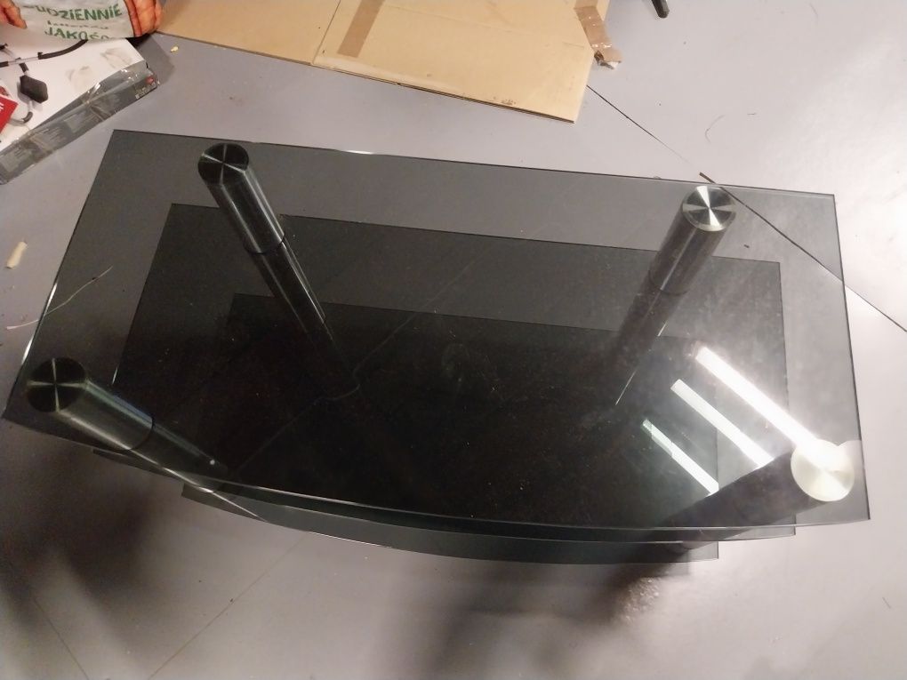 Szklany regał-stolik pod telewizor czy wieże