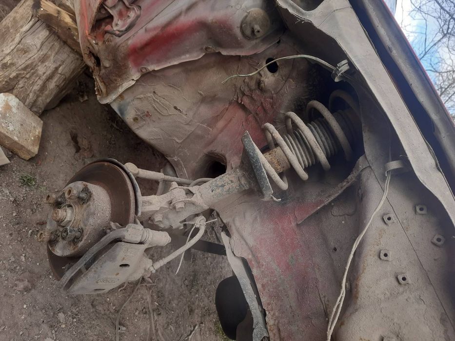 Переднее крыло Toyota Corolla e80