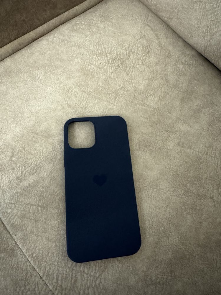 Чохол на iPhone 12