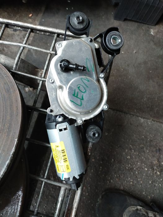 Seat Leon 2 mechanizm tylnej wycieraczki